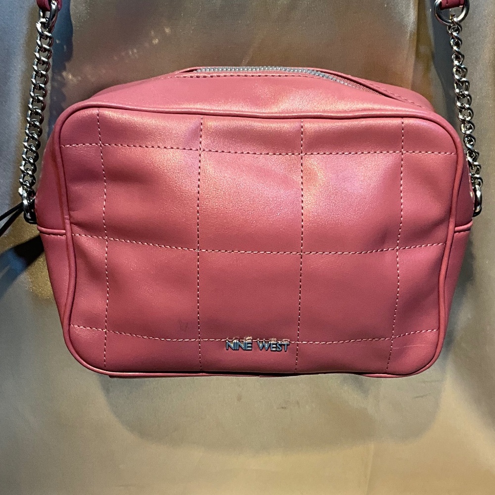 Nine West crossbody purse. Pink PU.   5-H10Bc